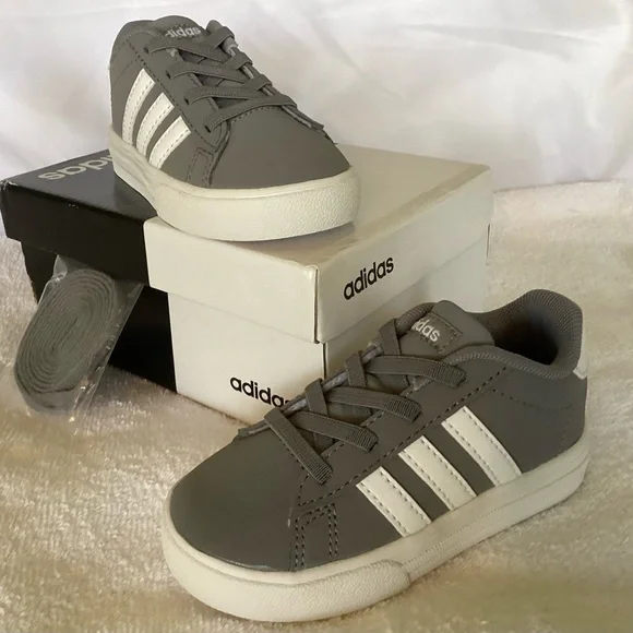 adidas gazelle silver green womens adidas Men's Daily 4.0 Shoes